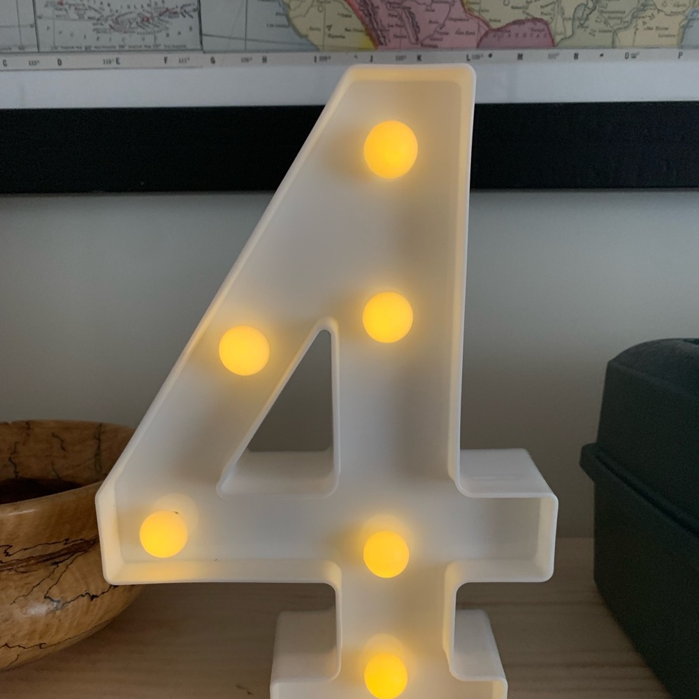 Number 4 marquee light